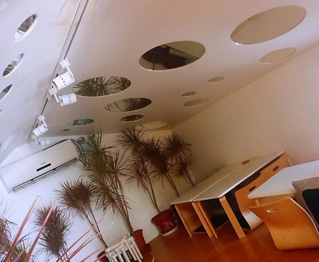 男子受伤被困山崖 消防官兵抬下山来|xingkong体育官网登录(图3) 星空官网登录