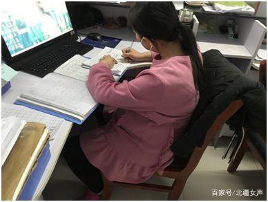 男子受伤被困山崖 消防官兵抬下山来|xingkong体育官网登录(图2) 星空官网登录